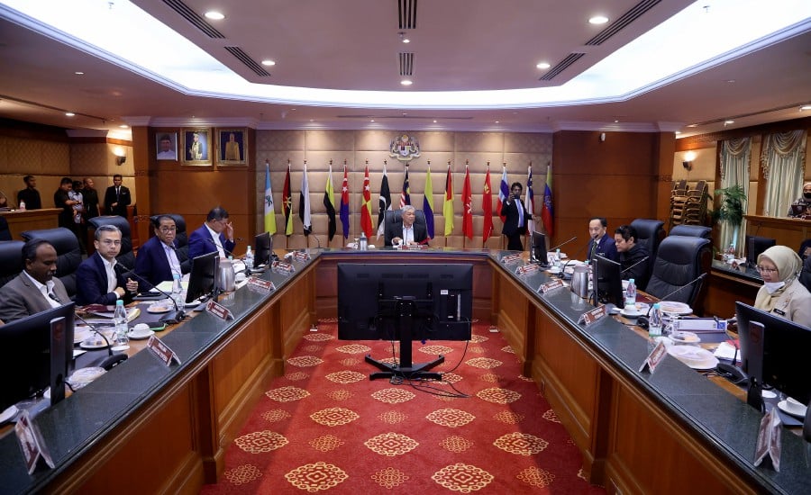 Deputy Prime Minister Datuk Seri Dr Ahmad Zahid Hamidi in a statement after chairing the meeting of the high-level committee on the management of refugees and asylum seekers here today (May 8), said the agreement with UNHCR over the matter was in line with Resolution 428 (V) UN General Assembly (1950). -Pic courtesy of DPM Office